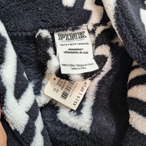 Pink by Victoria Secret black and white PINK spell out robe - Picture 2 of 3